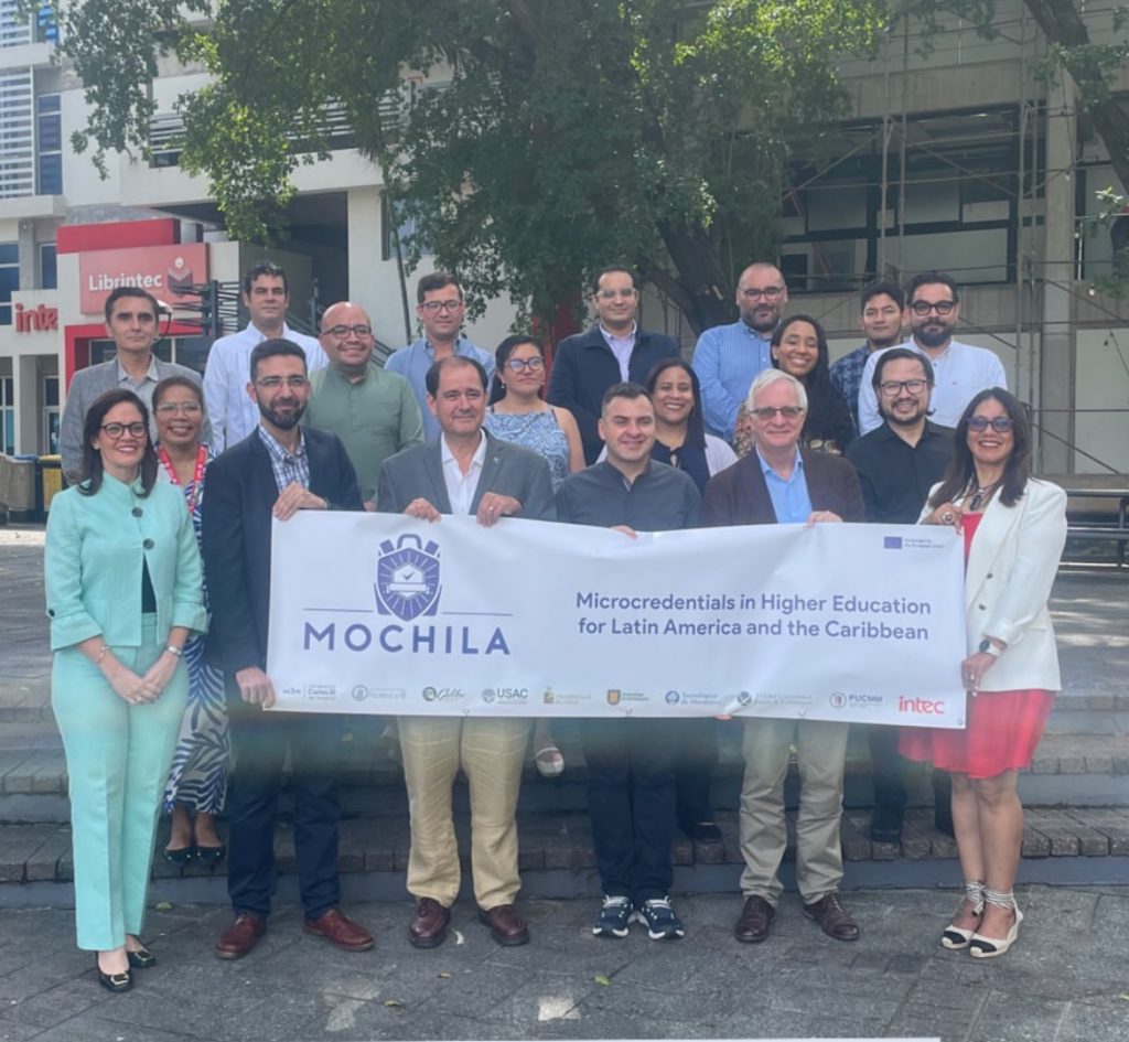Grupo de representantes en el Proyecto MOCHILA